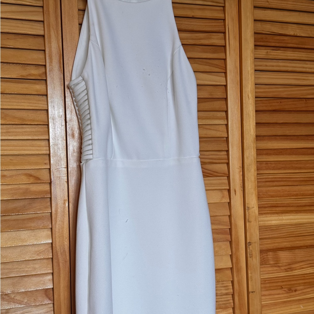 Elegant White Sleeveless Dress